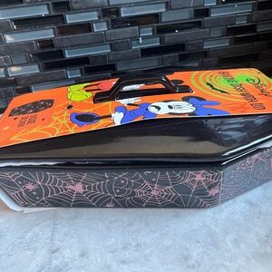 Disney baking dish with lid